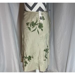 Floral‎ skirt